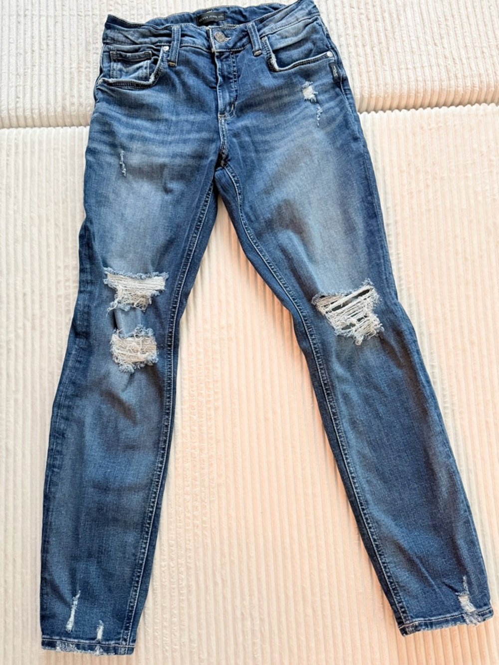Silver Jeans Women's Size 8 Medium Blue Distressed Stretch Denim Blue Jeans
